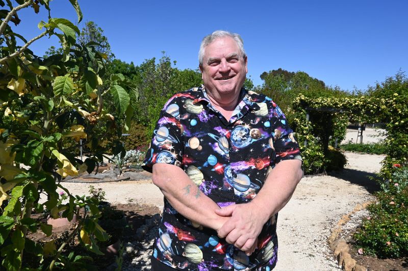 Community groups join open garden post image