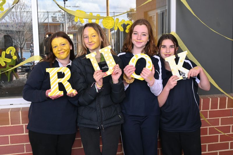 Eastern Fleurieu asks ‘R U OK?’, Strathalbyn campus a sea of yellow post image