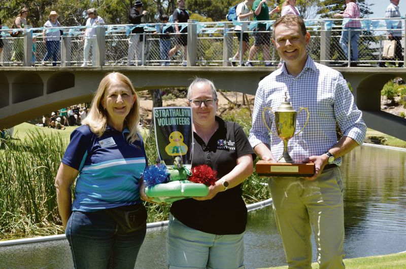 Strathalbyn ambulance volunteers snare Best Dressed Duck award post image