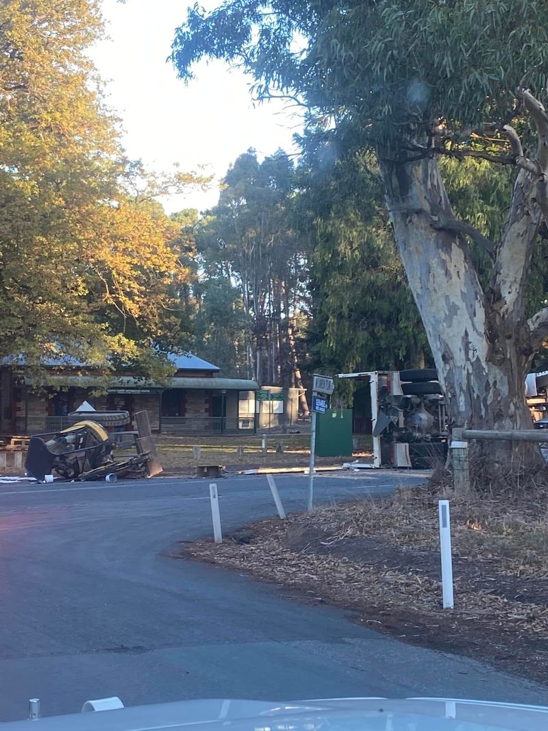 Truck rollover/two-car collision slows traffic at Kuitpo post image
