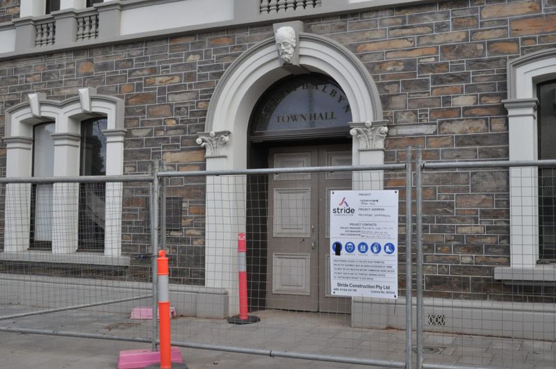 New woes for Strathalbyn Town Hall as builder halts works post image