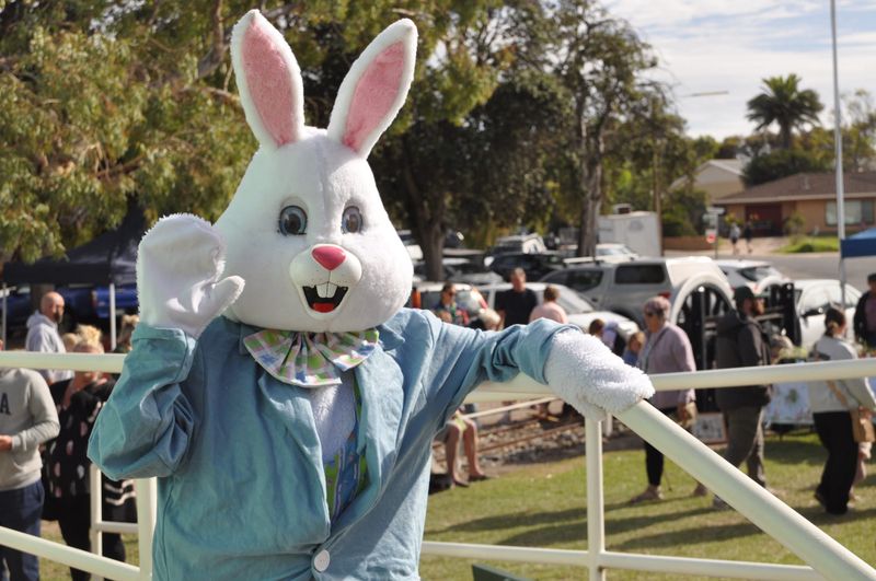 Crowds converge on Milang Easter Markets post image
