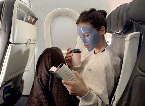 Co si zabalit do příručního zavazadla? Skincare, která projde kontrolou a funguje