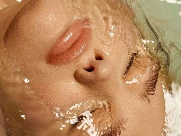 Jak poznat, že je tvoje pleť dehydratovaná? A co s tím? Průvodce obnovou rovnováhy pokožky