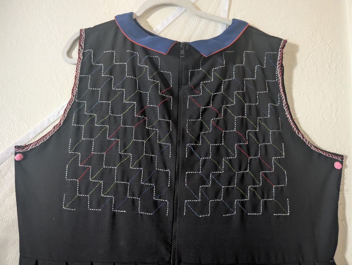 two back panels of yabane (arrow) which is a sashiko moyǒzashi pattern. the pattern is made with white, red, blue, light green.