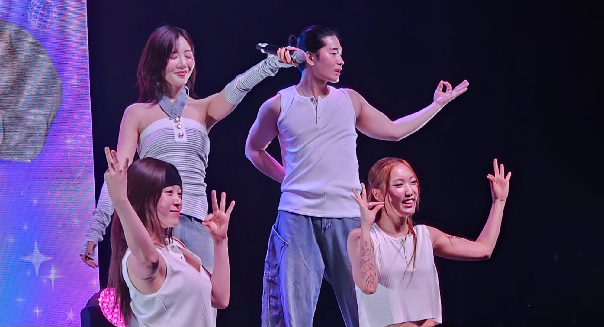 JiU, with backup dancers at the ending pose for "Cherry (Real Miracle)"