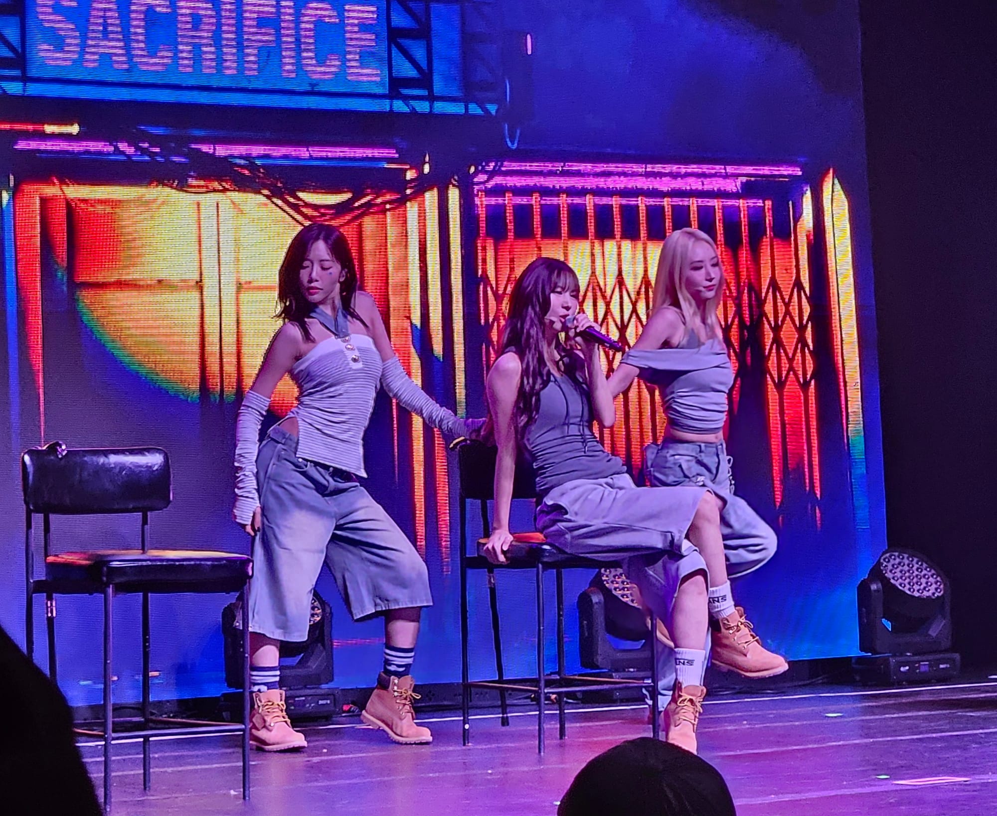 JiU and SuA flanking a sitting Yoohyeon as their perform Sacrifice.