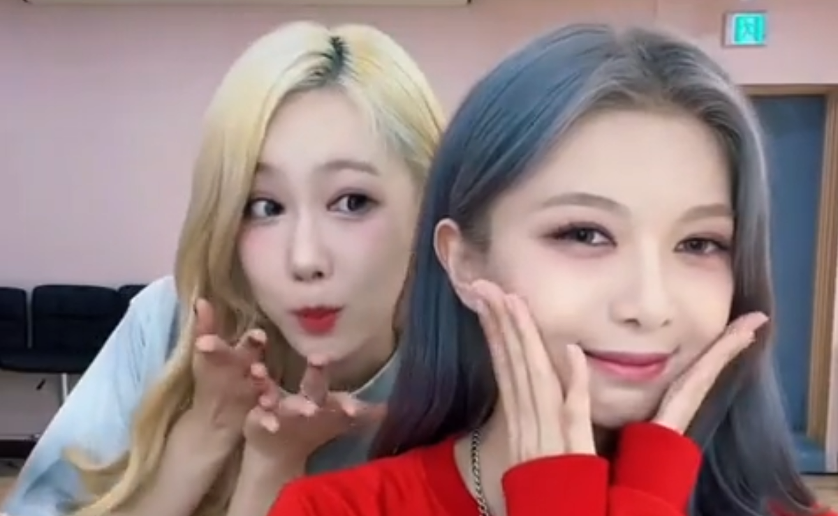 Handong blows a kiss while Dami smiles for the camera.
