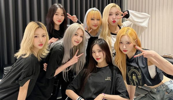 Dreamcatcher's group picture at 2024 concert in Taiwan, dressed in t-shirts from the tour.