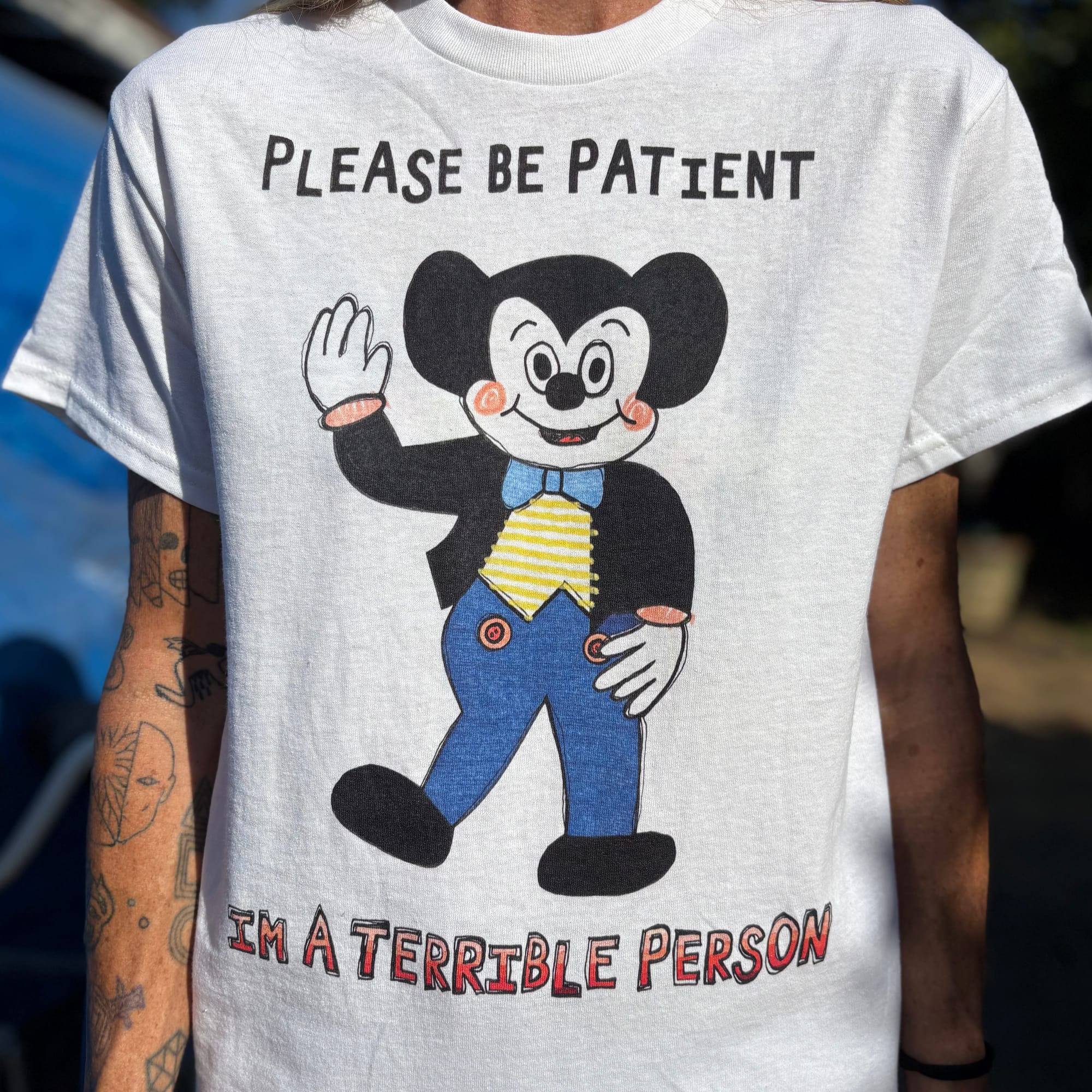 A mouse waving being terrible