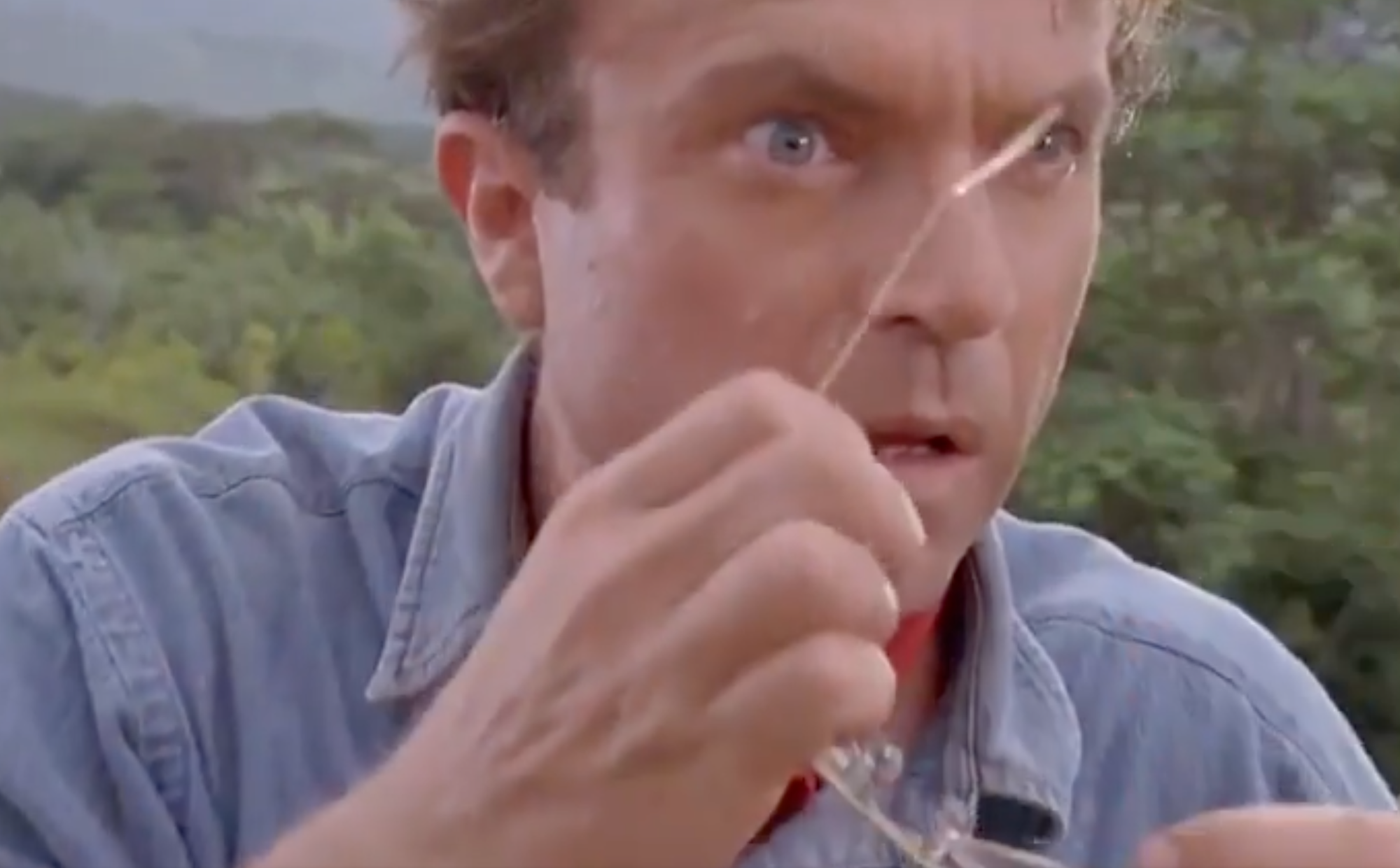 Sam takes glasses off in Jurassic Park