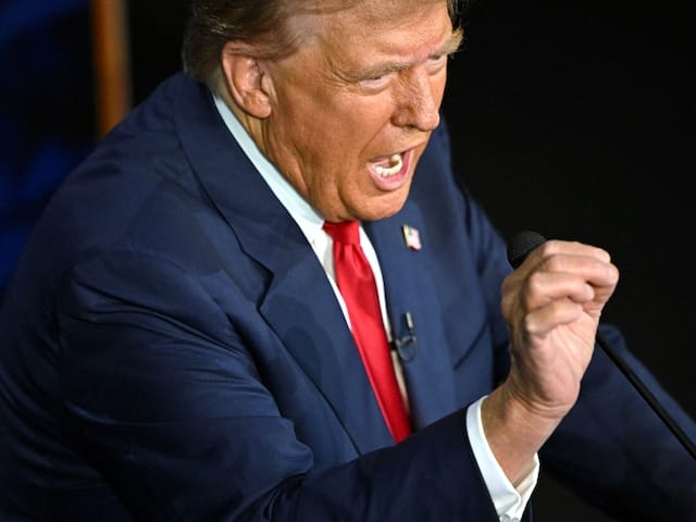 Trump angry on stage