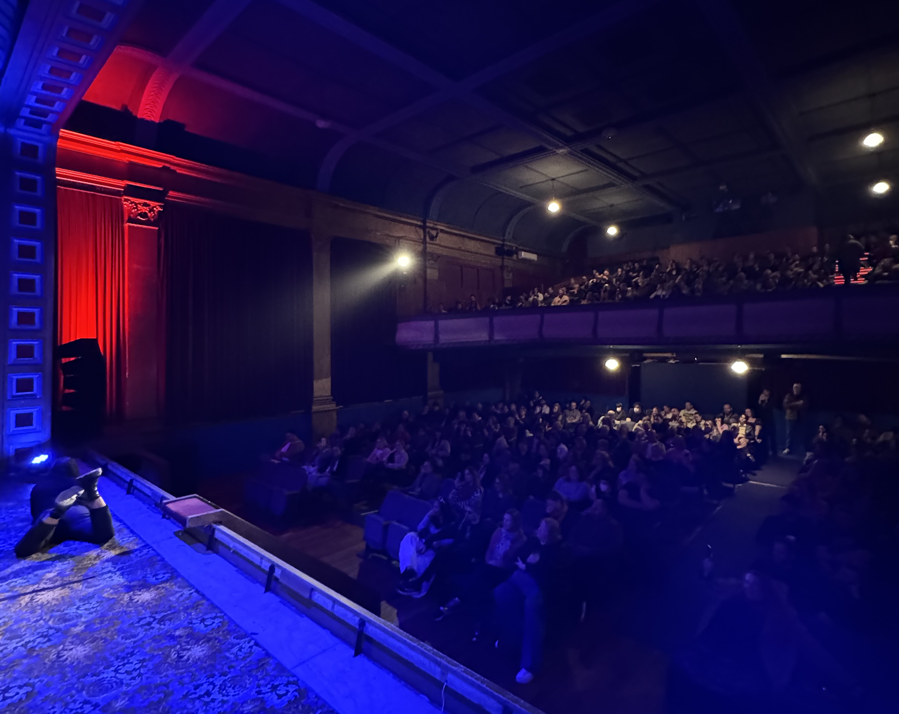 A sold out Hollywood audience