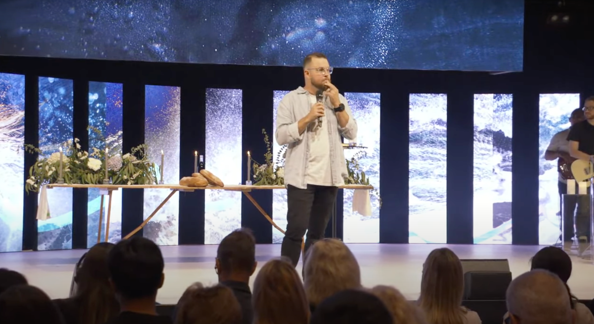 Paul de Jong on stage