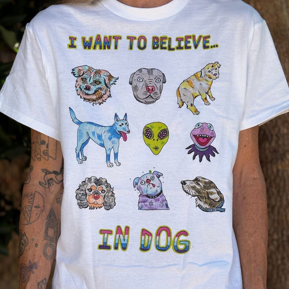  Tee with lots of dog faces on it