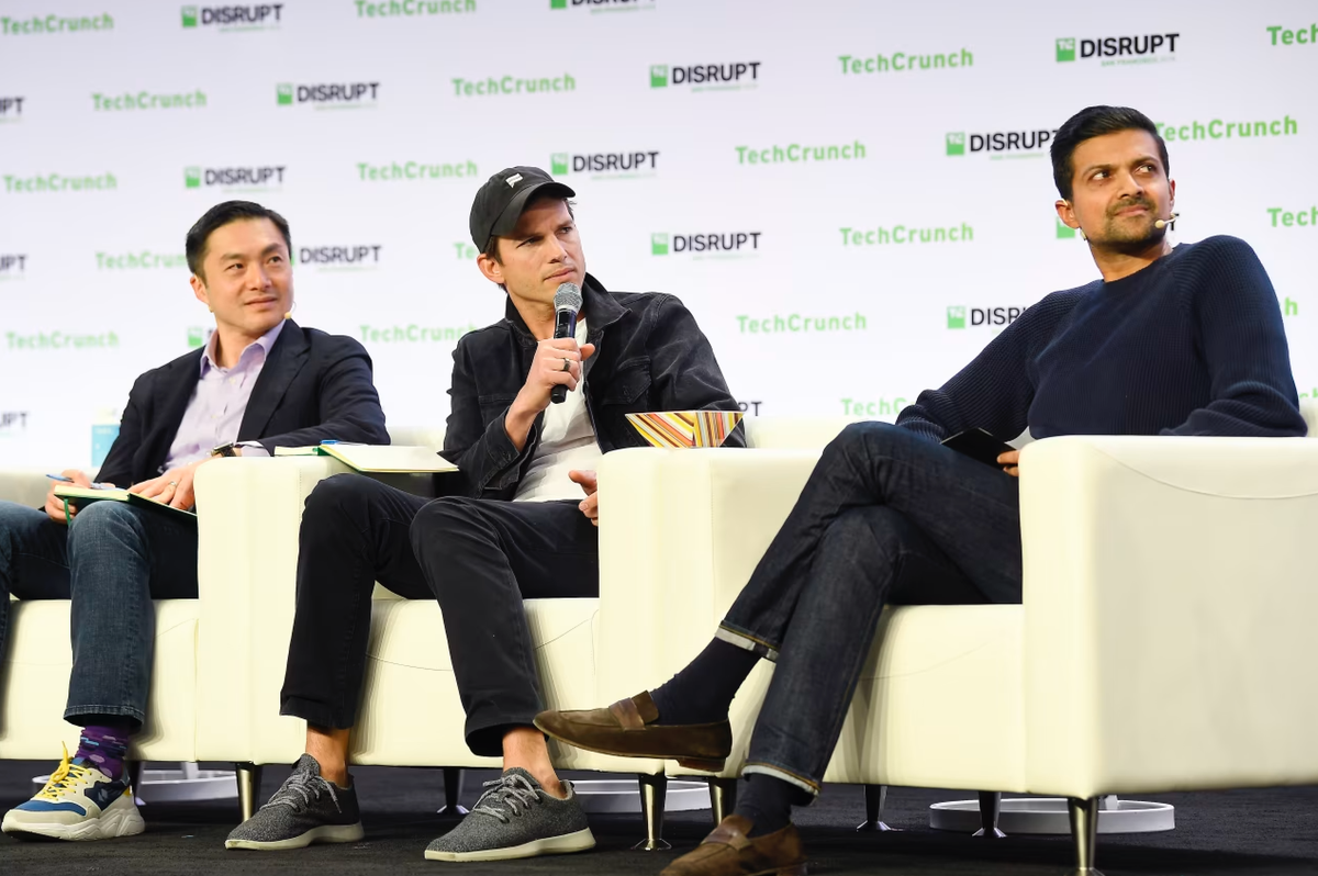 Knobhead Ashton Kutcher wearing his Allbirds.