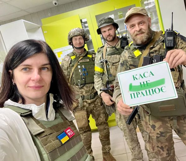 Юлія Клименюк із мережі «Аптека 9−1−1» про фармацевтів, без яких не уявити тил: Робота аптек у прифронтовій зоні — справжній подвиг