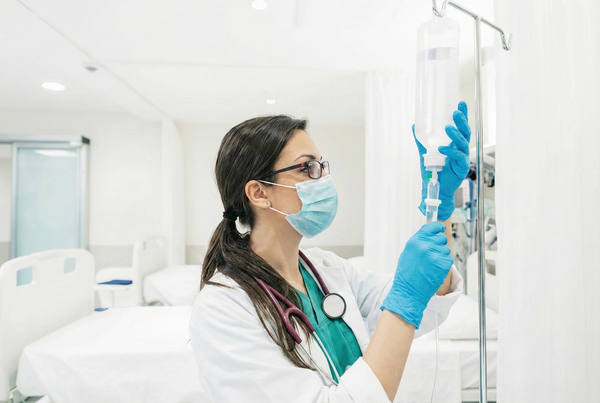 Від підготовки кадрів до лідерства: в Україні запускають нову модель розвитку медсестринства