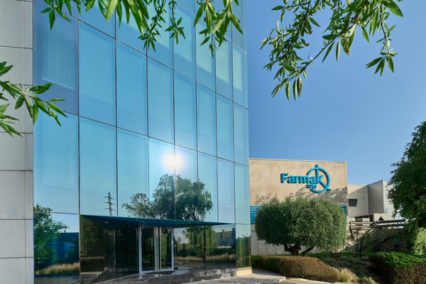 Іспанський завод Farmak International отримав сертифікат EU GMP на стерильне виробництво