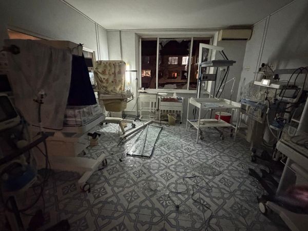 19 немовлят і десятки породіль евакуювали після удару по пологовому в Одесі