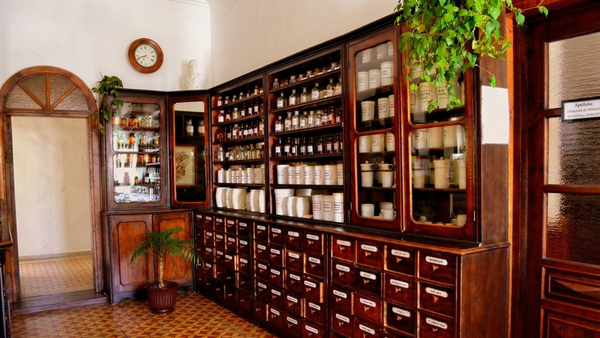 Аптека Злоцького у Луцьку: від родинної справи до живої школи екстемпоральної фармації