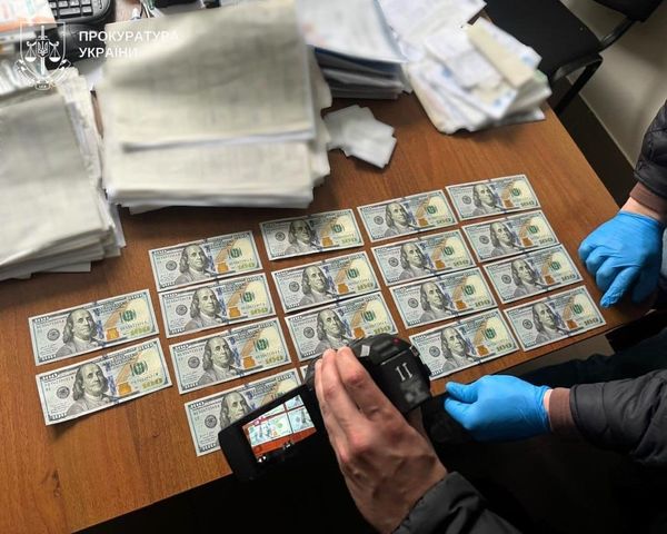 Інвалідність за гроші: лікаря підозрюють в організації схеми підкупу комісії