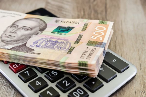 Чому лікарям — 35 тисяч, а фармацевтам — виживати? Зарплатна нерівність у системі охорони здоров’я