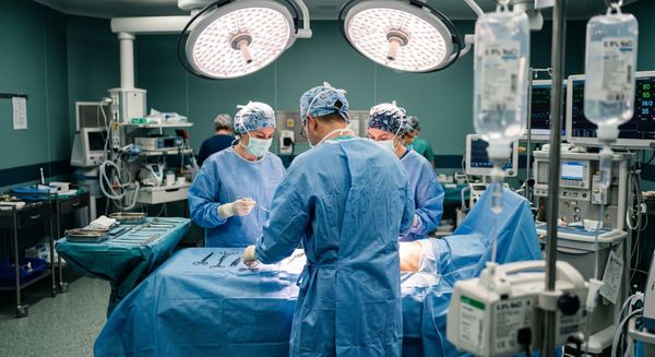 Прифронтова медицина: які стимули використовує держава для утримання медиків в зонах ризику