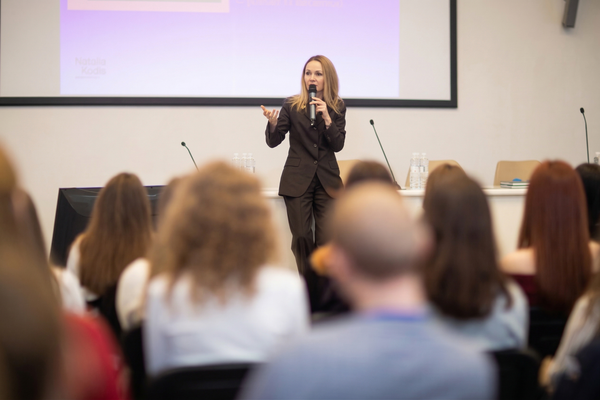 Farmak інвестує в кадри: у Києві відбувся студентський форум PRO Майбутнє