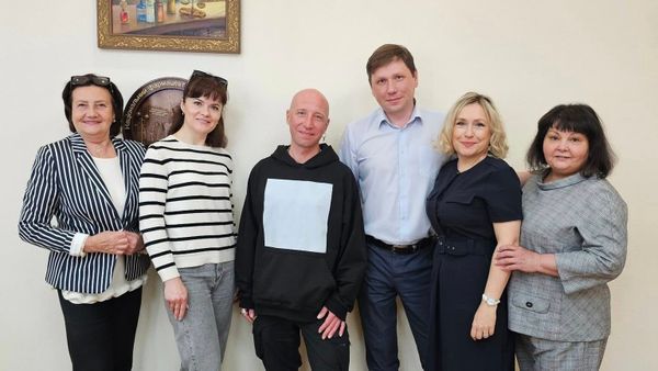 Студенти НФаУ та ХНУРЕ поспілкувалися з художником Гамлетом Зіньківським