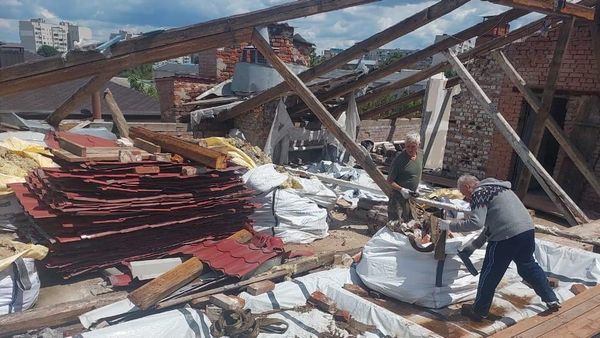 У НФаУ розпочався ремонт пошкодженого після обстрілів даху