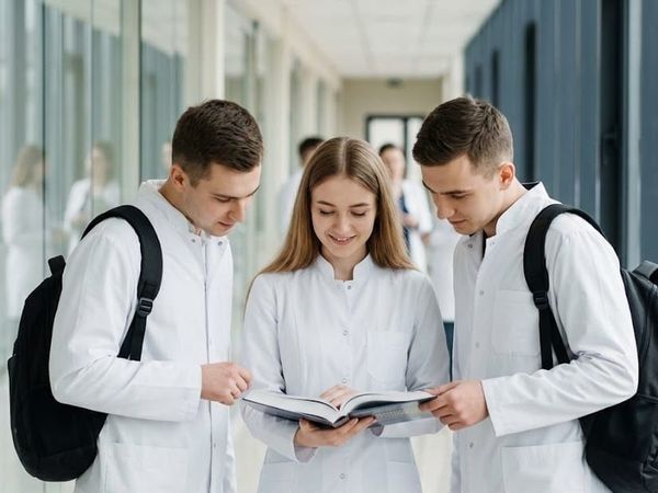 Вакансій для інтернів майже вдвічі більше, ніж випускників