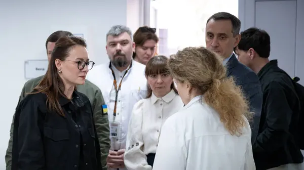 Прифронтова медицина: Уряд продовжив фінансові гарантії та спростив правила реорганізації медзакладів