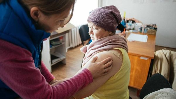 Мобільні медичні команди надають допомогу жителям 7 прифронтових громад