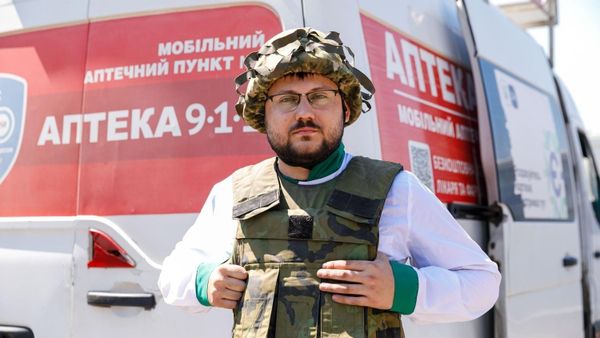 Ліки на колесах: щоденна робота харківського фармацевта Олега Комісаренка