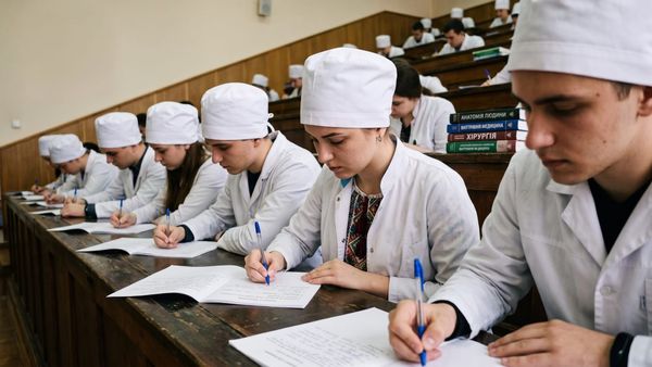 Реформа ЄДКІ: як МОЗ впроваджує безбар’єрність у кваліфікаційну атестацію медиків і фармацевтів