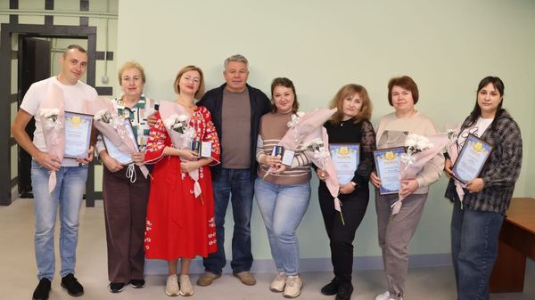 Фармацевтів Золочева привітали з професійним святом та нагородили за мужність