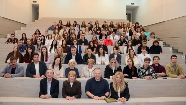 Реалії лікарської практики та психологія родини: у ХНМУ пройшла зустріч із педіатром Андрієм Пеньковим