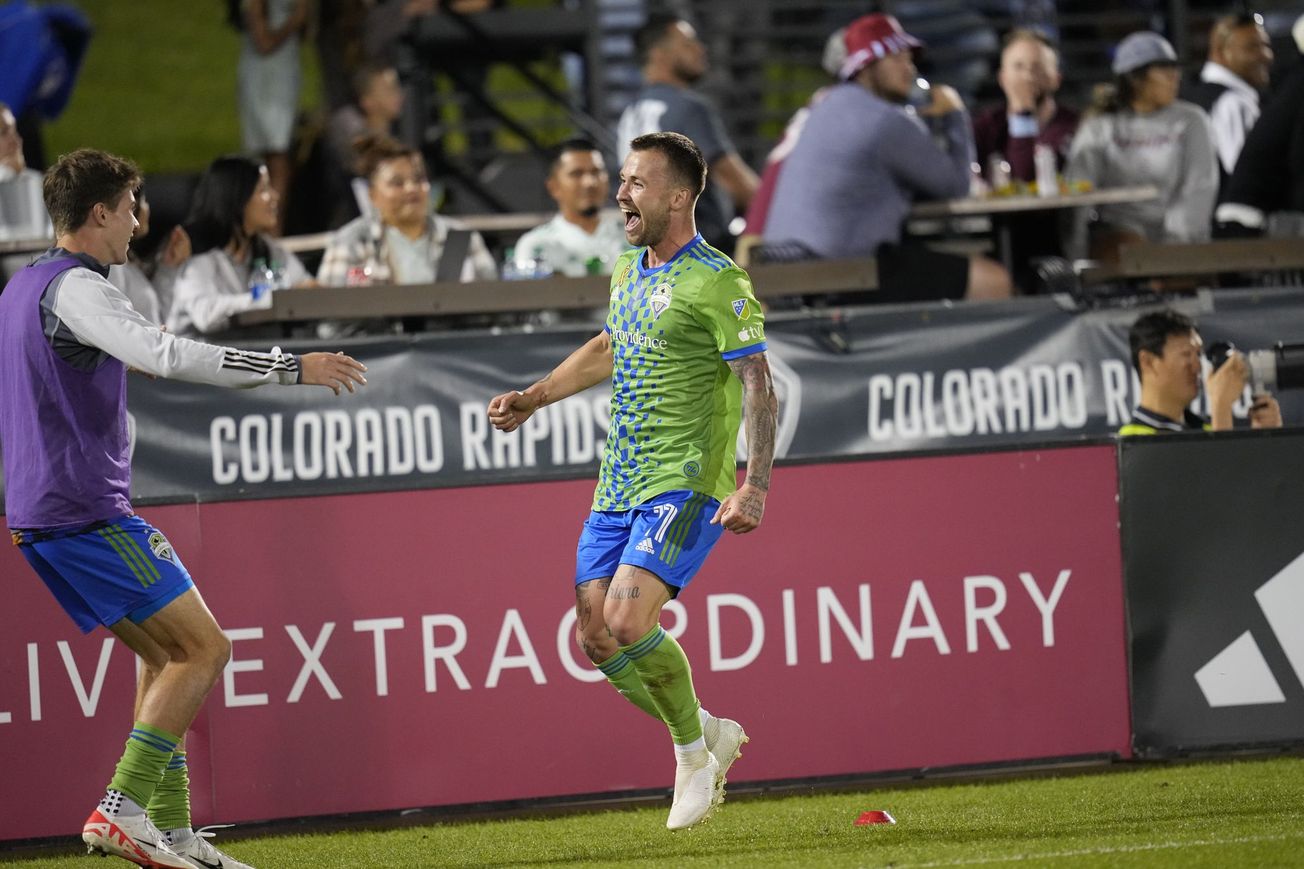 Albert Rusnák, Jordan Morris miss training this week