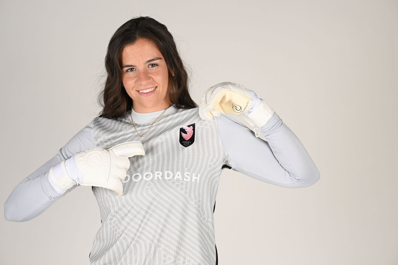 Goalkeeper Maia Pérez posing in her kit at Angel City’s 2022 media day.
