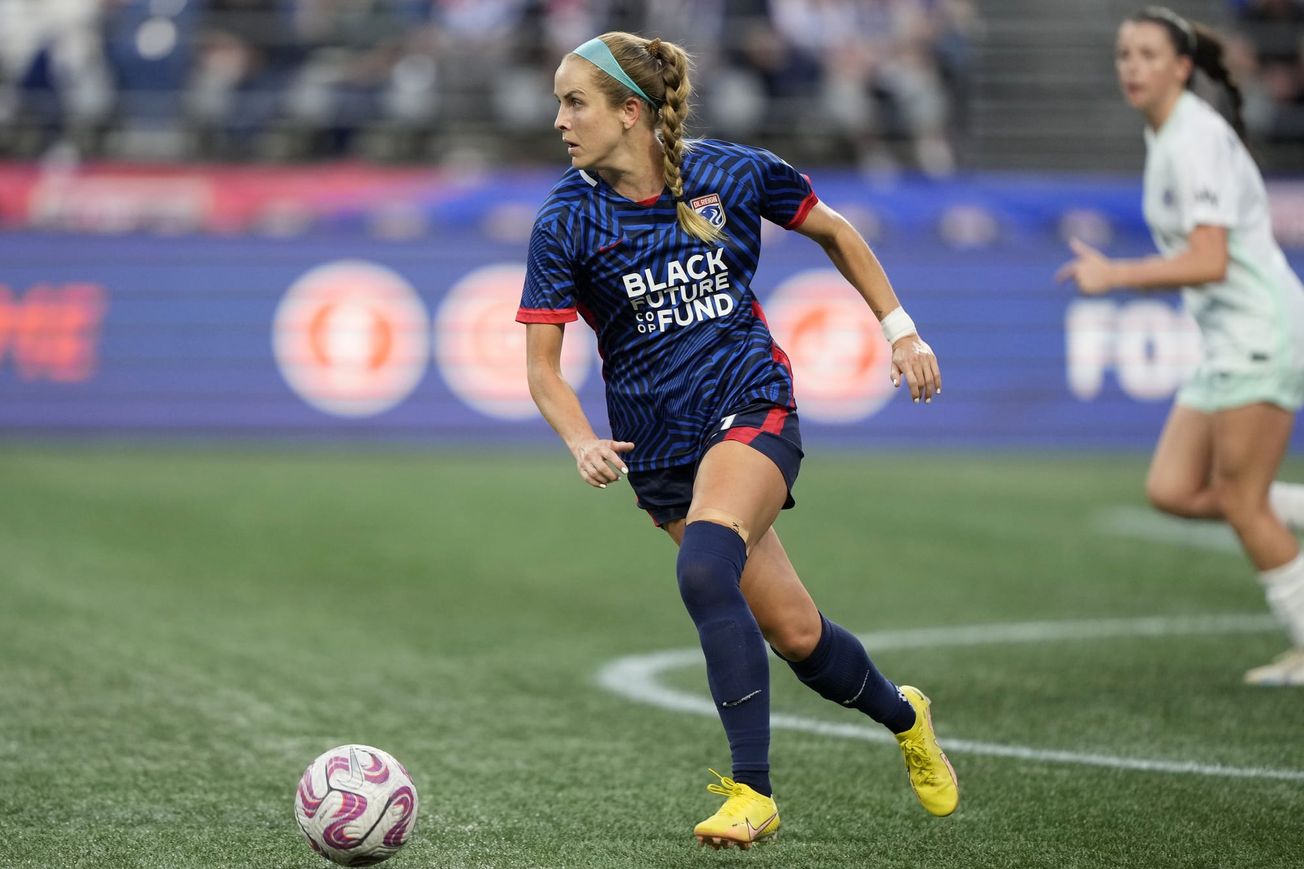 Reign midfielder Nikki Stanton dribbles the ball in a match against Racing Louisville in September 2023.
