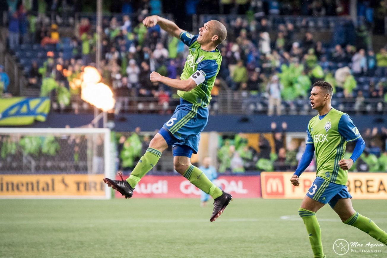 Osvaldo Alonso signs one-day contract to retire with Sounders