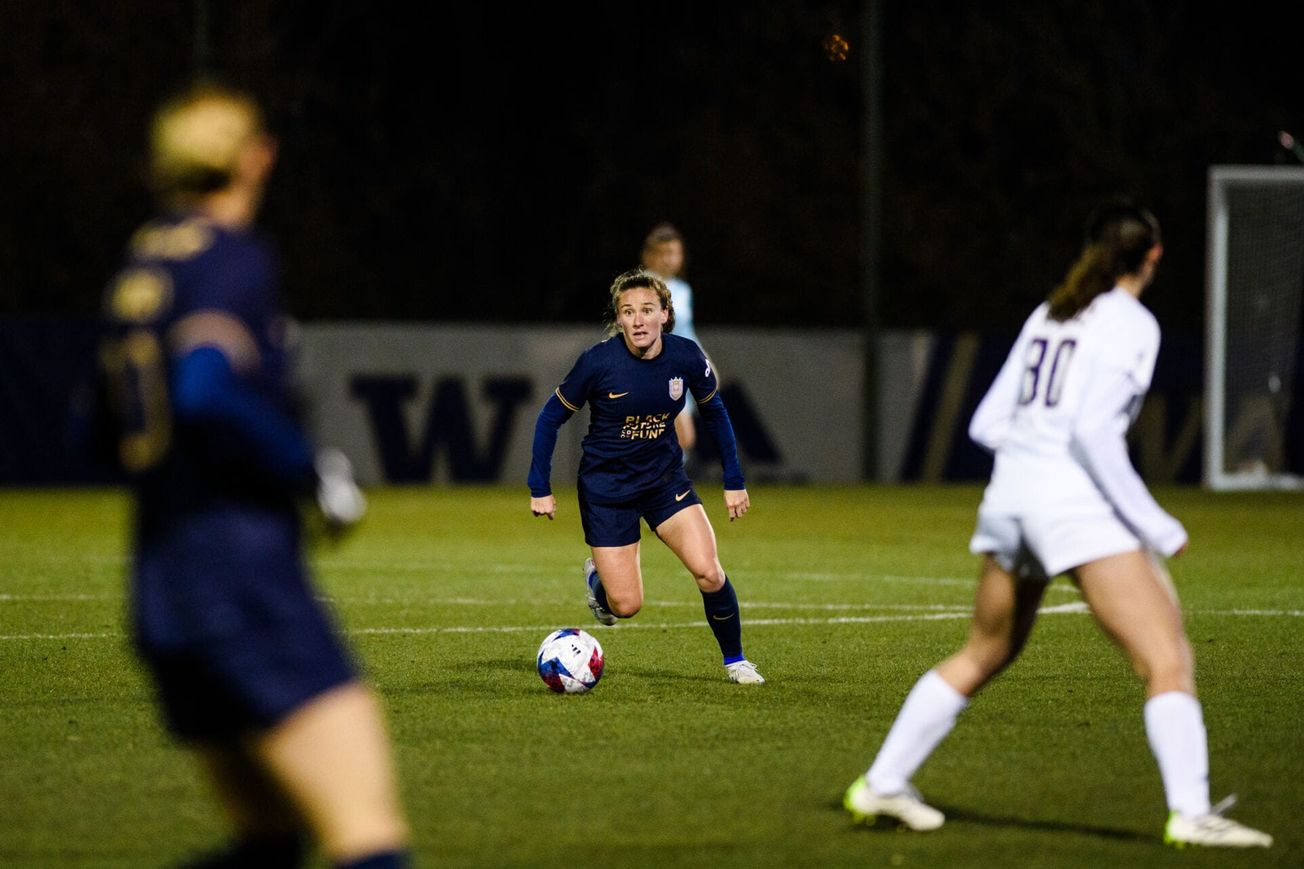 Seattle Reign FC's Julia Lester dribbles the ball in a preseason game against the University of Washington.