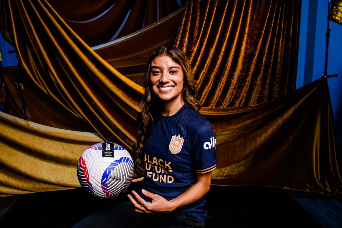 Seattle Reign sign Sam Meza for 2024 season