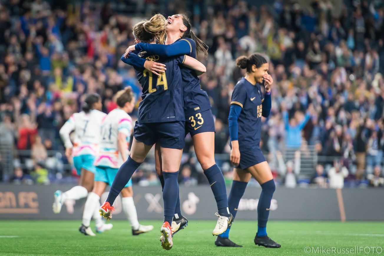 Photo Gallery: Reign vs. Wave