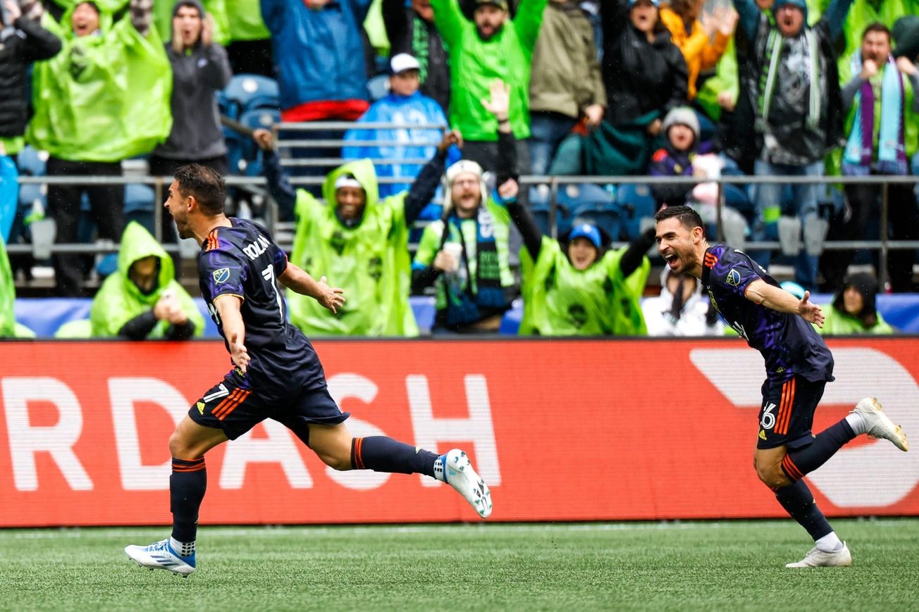 Which Roldan brother will be Sounders’ starting right back?