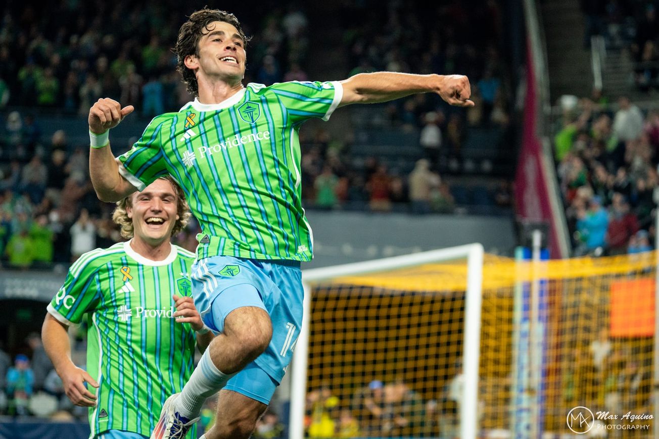 Grinding one out: Sounders top Dynamo, clinch playoff spot