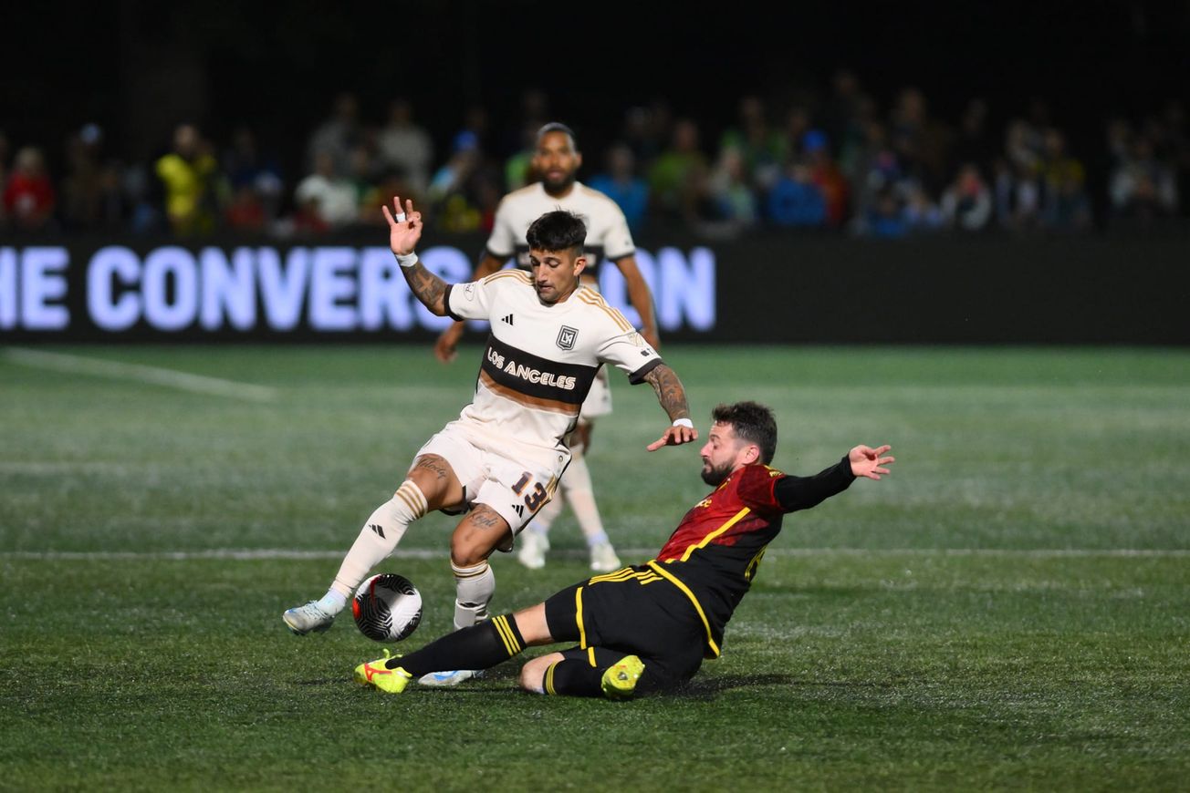 Nos Audietis: Should Sounders switch up formation?