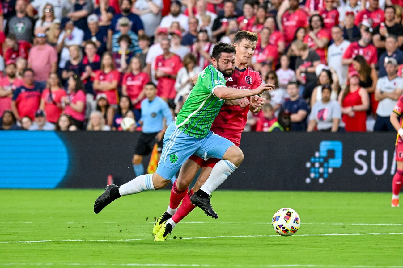 João Paulo re-signs with Sounders