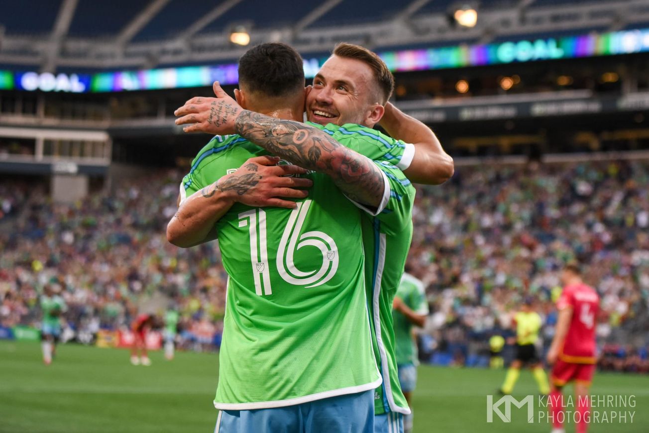 Albert Rusnák re-signs with Sounders as Designated Player